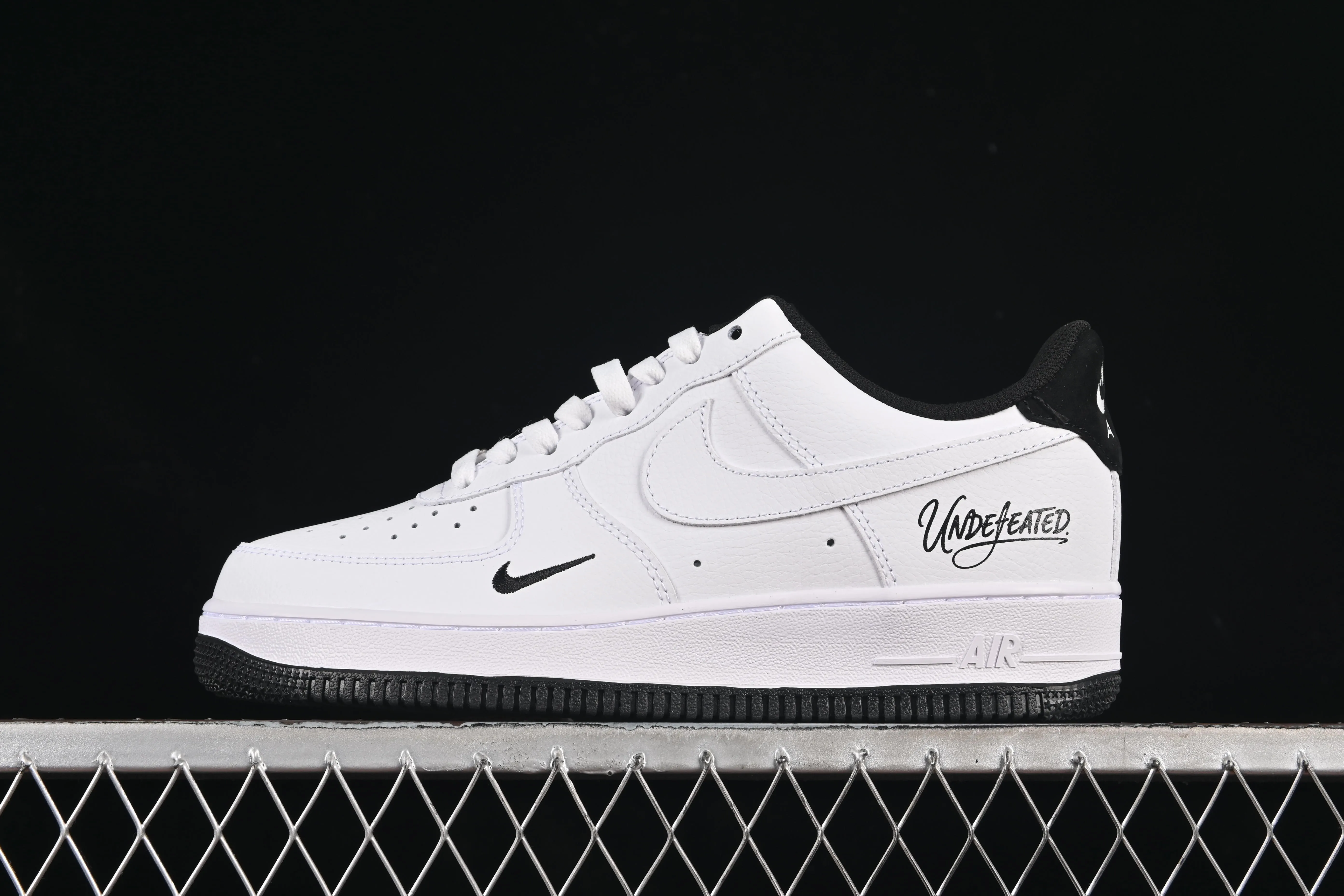 All categories Nk Air Force 1 Air Force series Nk Air Force 1 Low Air Force low-top Undefeated x Nike Air Force 1'07 Low White and black Air Force 1 low-top casual sneakers ZH0316-102